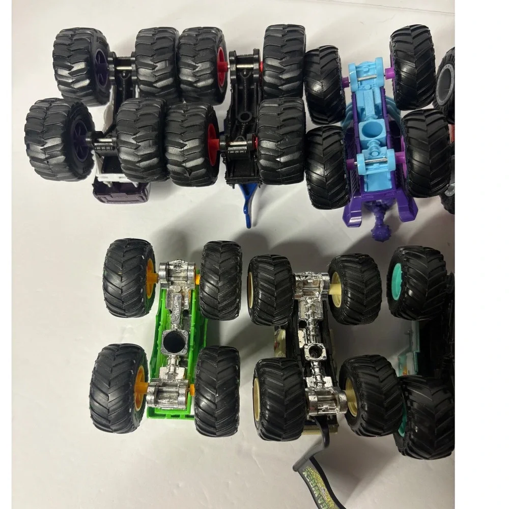 Hot Wheels Monster Jam Diecast Monster Trucks Batmobile Gunkster Mega-Wrex 1:64